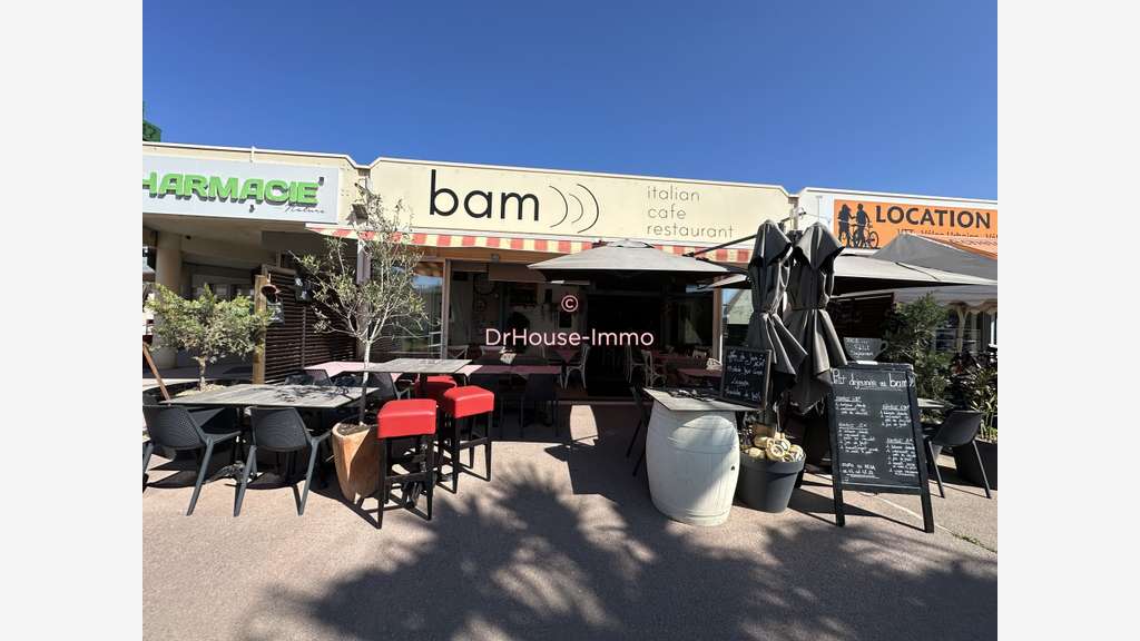 AV très beau restaurant rond point du Bagnas