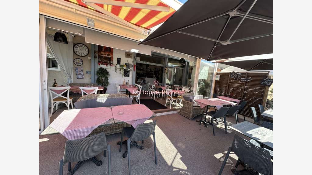 AV très beau restaurant rond point du Bagnas