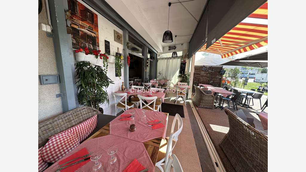 AV très beau restaurant rond point du Bagnas