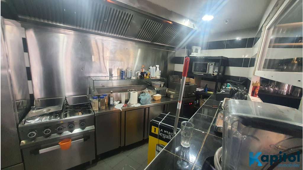 Vend restauration rapide Paris 18 Bel emplacement