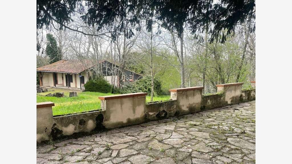Domaine touristique 30 ha à vendre Ariège