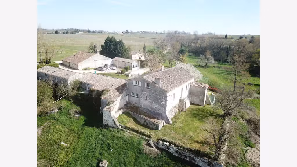 A vendre très beau domaine touristique en Dordogne