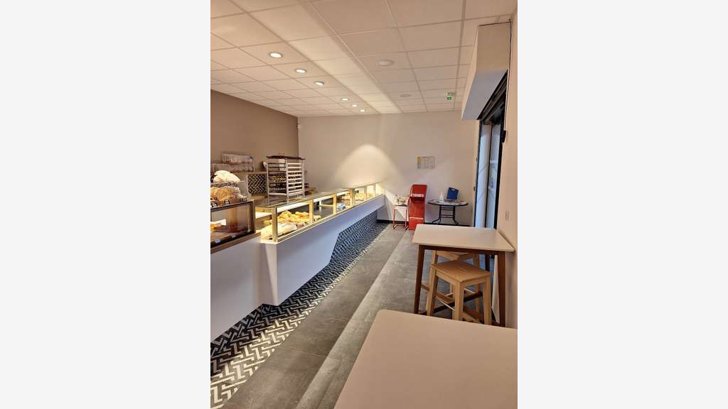 AV belle boutique dans bourg dynamique sur Vichy