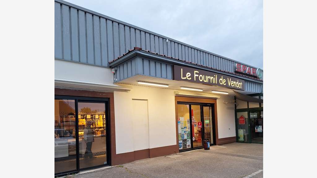 AV belle boutique dans bourg dynamique sur Vichy