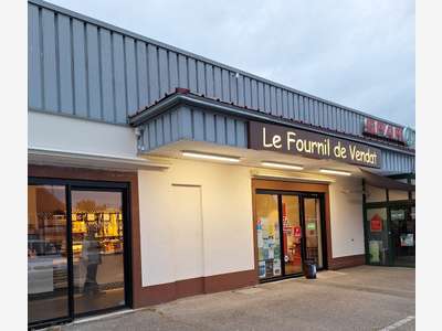 AV belle boutique dans bourg dynamique sur Vichy