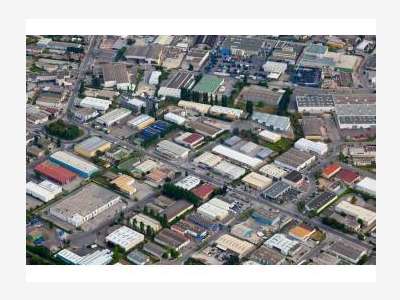 A vendre  local 1700m² ZI les Paluds à Aubagne