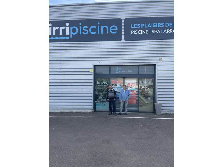 Vincent Costes à la tête de son troisième point de vente Irripiscine avec le reprise du magasin d’Epône (78)